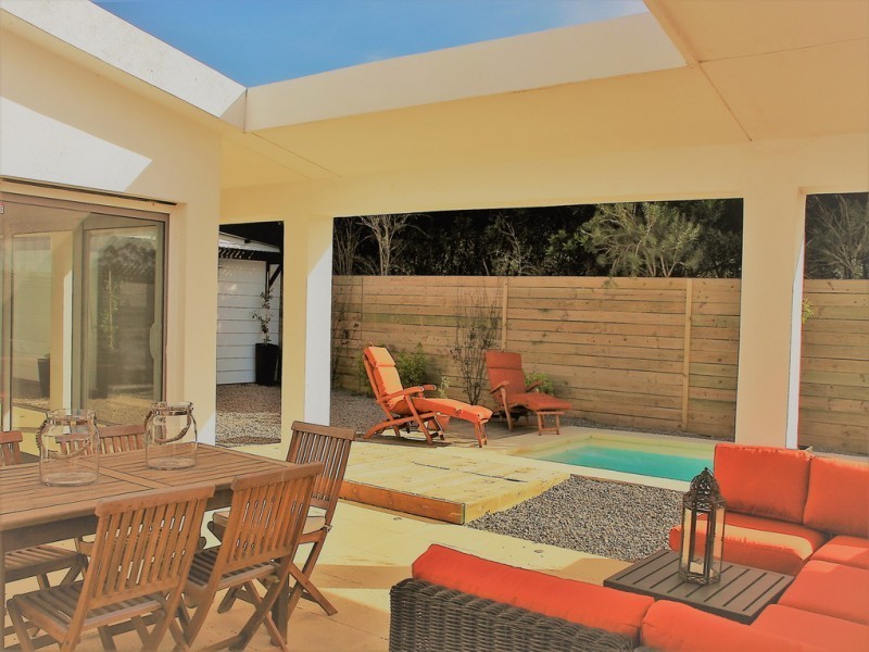 Moderna casa en venta a media cuadra del mar